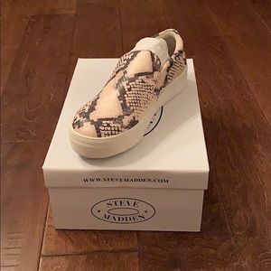 Steve Madden Gills Beige Snake Print
